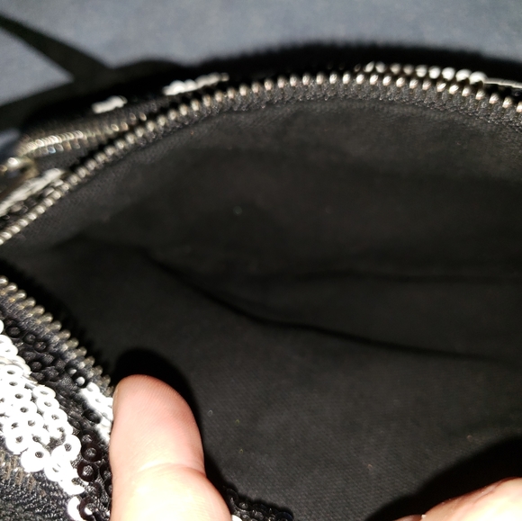 PINK VS Crossbody Purse - Picture 4 of 10